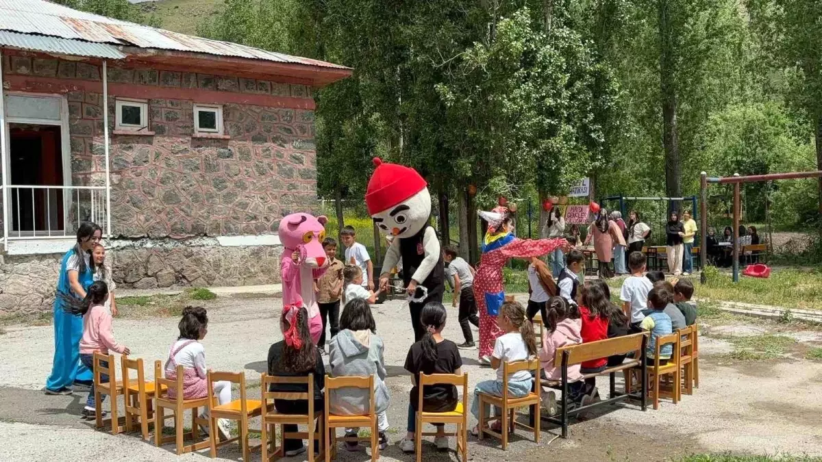 Fen Lisesi Öğrencilerinden Anlamlı Köy Okulu Şenliği