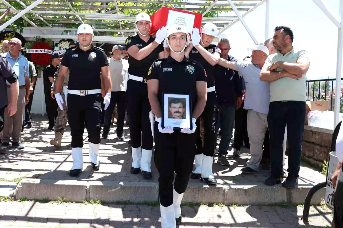 Özel Harekat Polisi Adnan Tanyeri Hayatını Kaybetti