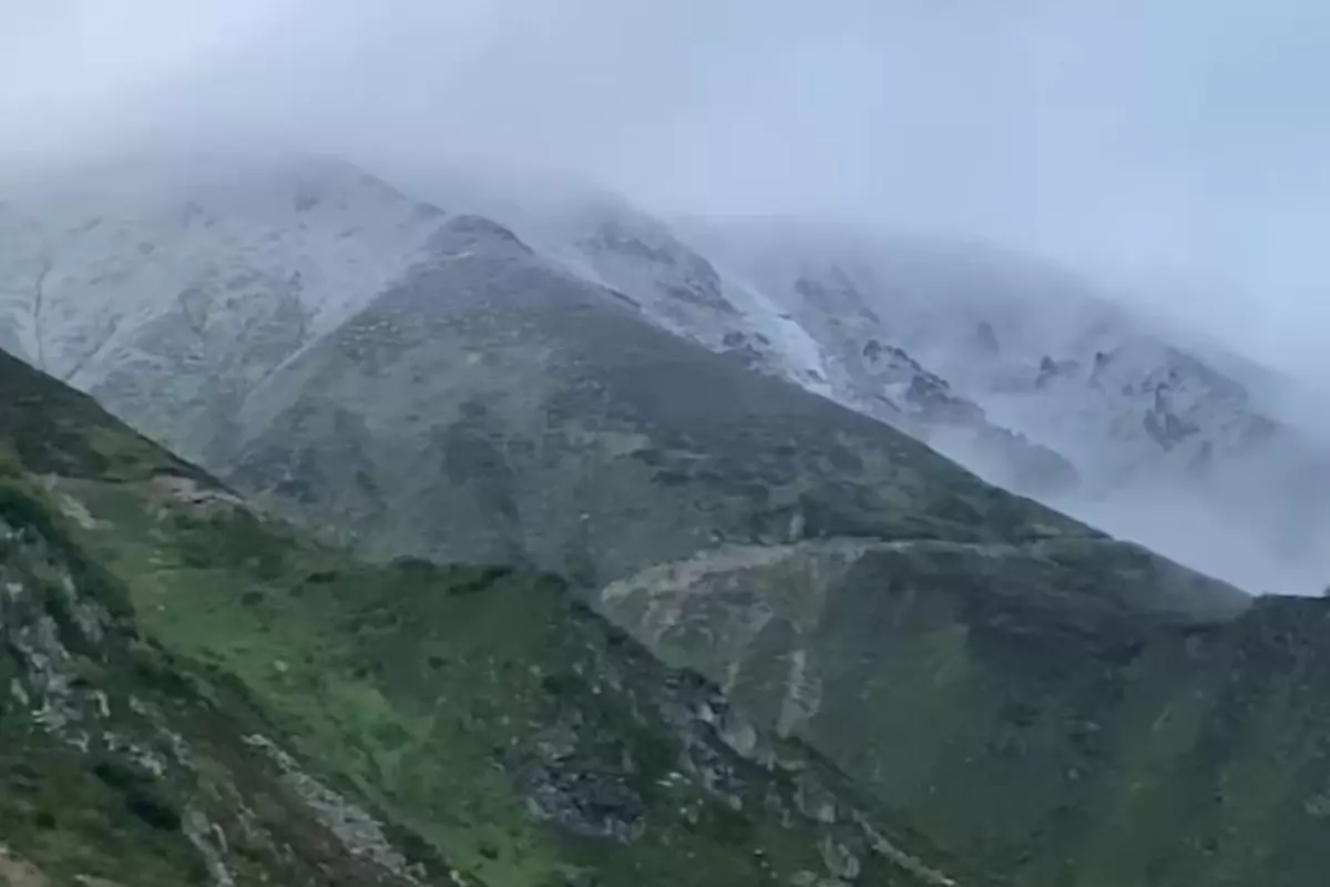 Görüntü Türkiye'den! Haziran ayında beyaza büründü