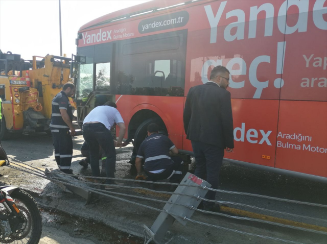 Haliç Köprüsü'nde metrobüs kazası