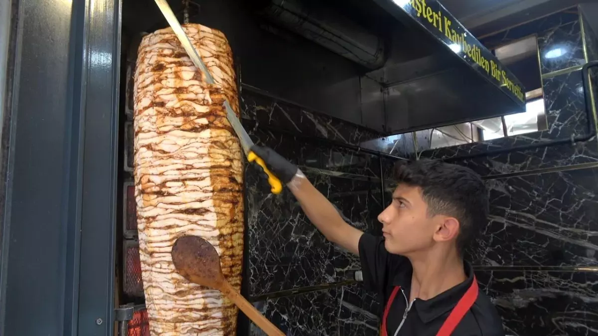 Kilis'te sıcak hava altında döner ustalarının zorlu mesaisi