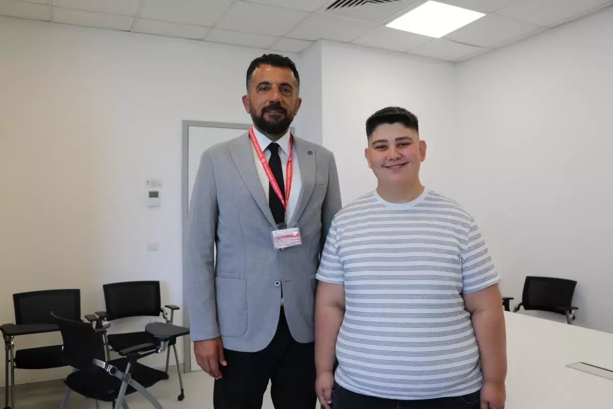 Mucizevi Dönüşüm: 16 Yaşındaki Mahmut 6 Ayda 30 Kilo Vererek Hayata Yeniden Başladı!