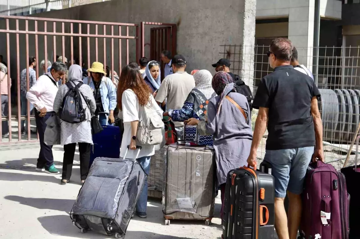 İran-İsrail Çatışması Türkiye-İran Sınırında Yoğunluk Yaratıyor