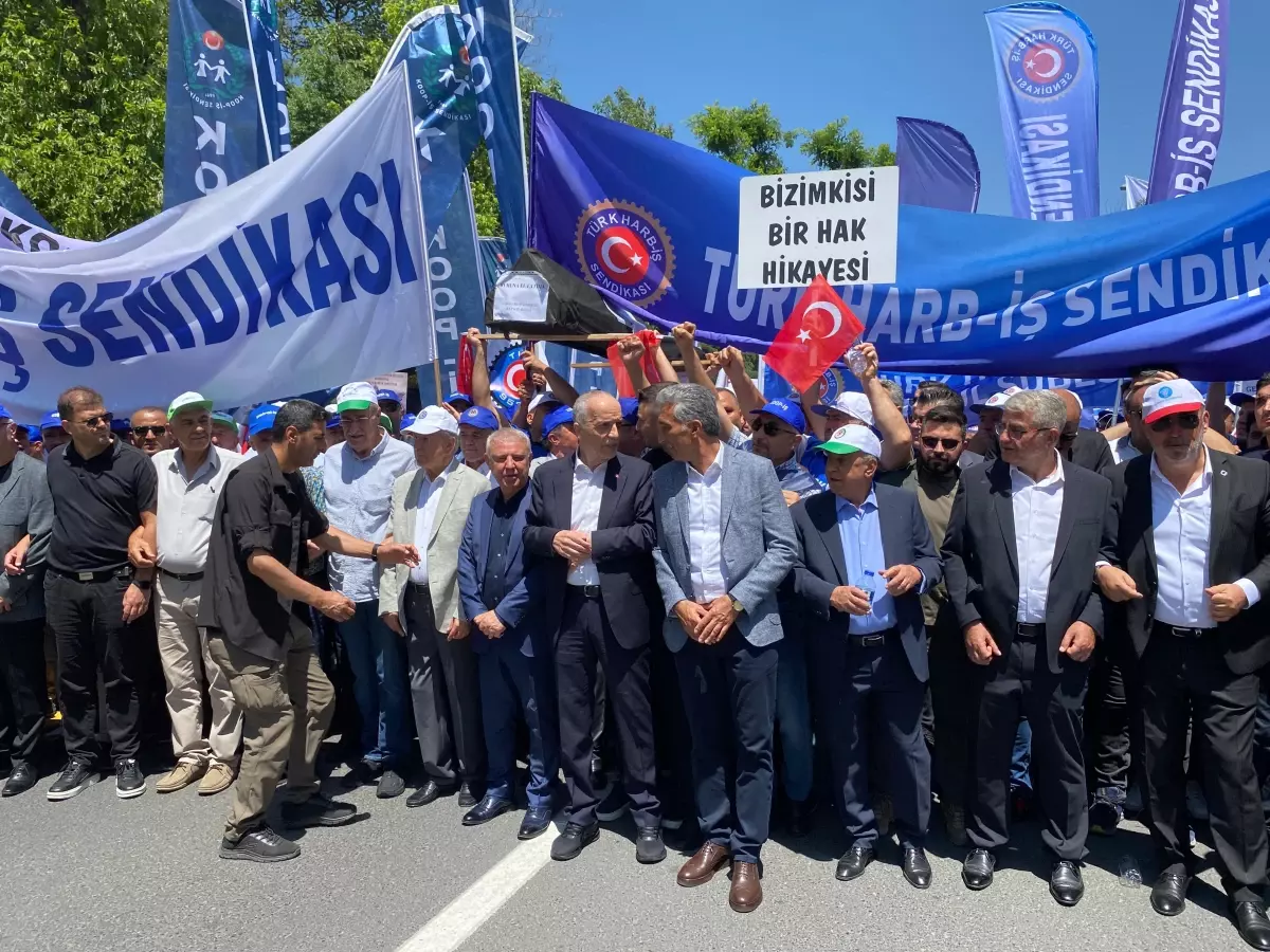 Kamu İşçileri, Zam Teklifini Protesto Etti