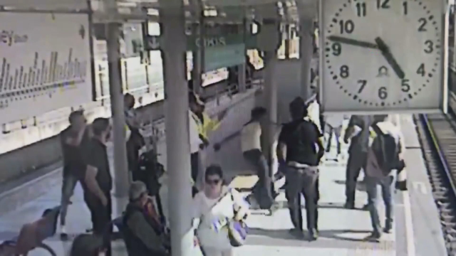 Scuffle Between Passenger Smoking on İZBAN and Security Officer: 44-Year-Old Officer Loses His Life