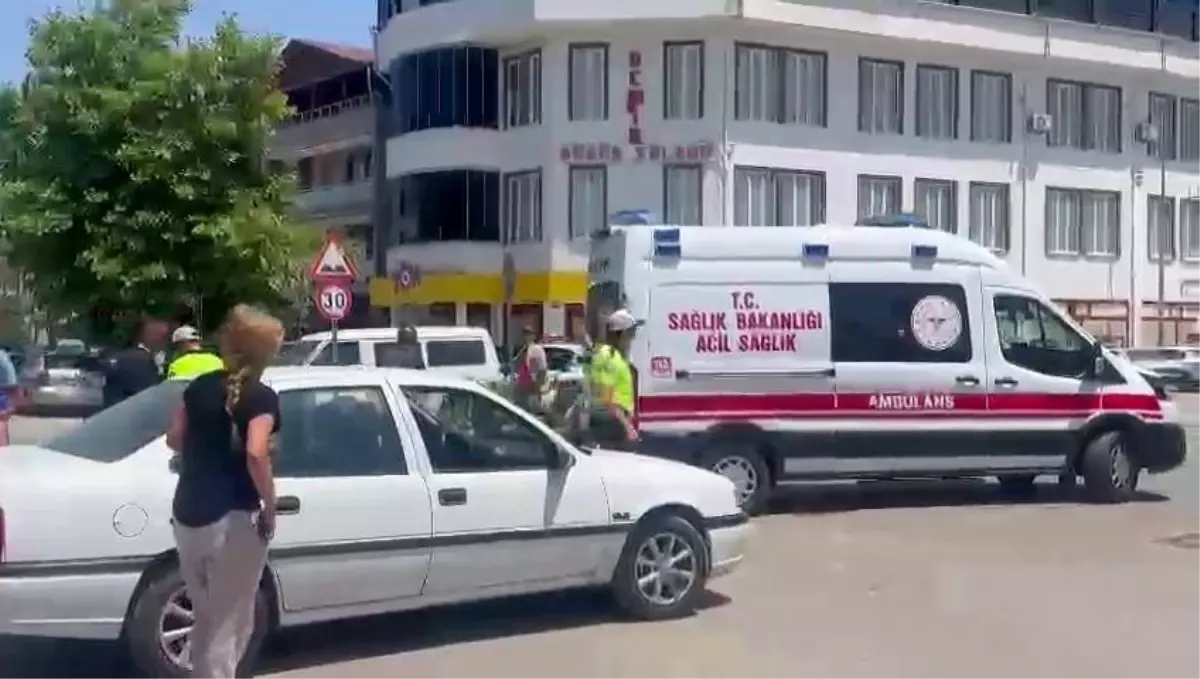 İznik'te Otomobil ile Motosiklet Çarpıştı, 1 Yaralı