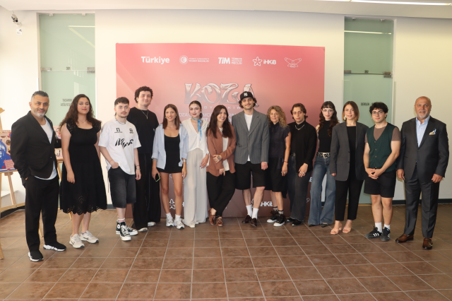 Koza Yarışması finalistleri koleksiyonlarını tanıttı, kavramlarla moda buluşturuldu