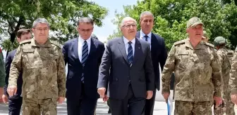 Milli Savunma Bakanı Yaşar Güler, İran sınırına çıkarma yaptı