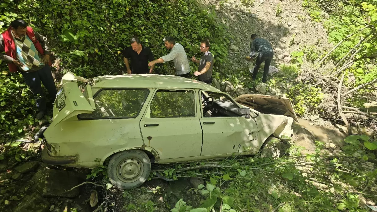 Zonguldak'ta Uçuruma Yuvarlanan Araçta 3 Yaralı