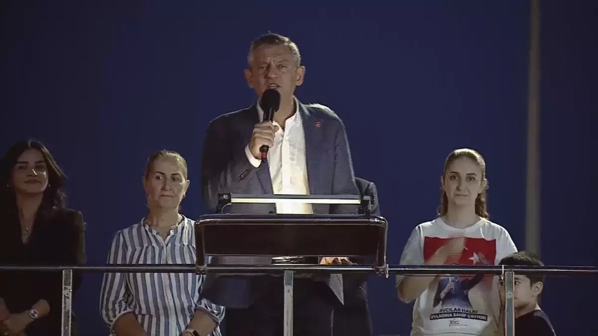 Özgür Özel'den CHP Mitinginde Sert Açıklamalar