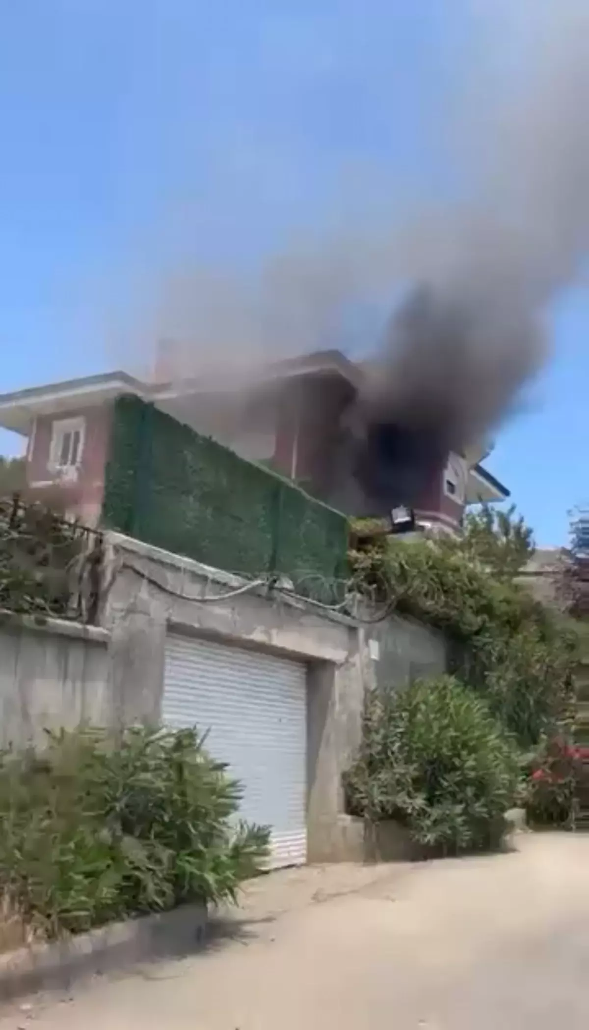 Sarıyer'de İş İnsanı Fatma Nilüfer K.'ye Ait Villada Yangın