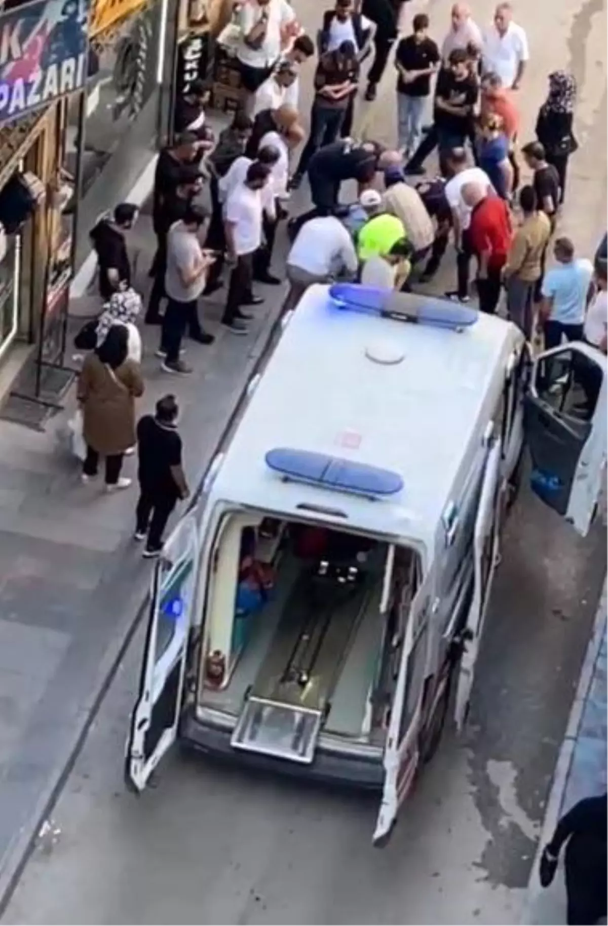 Elazığ'da Kalp Krizi Geçiren Kişiye Vatandaşın İlk Müdahalesi Hayat Kurtardı