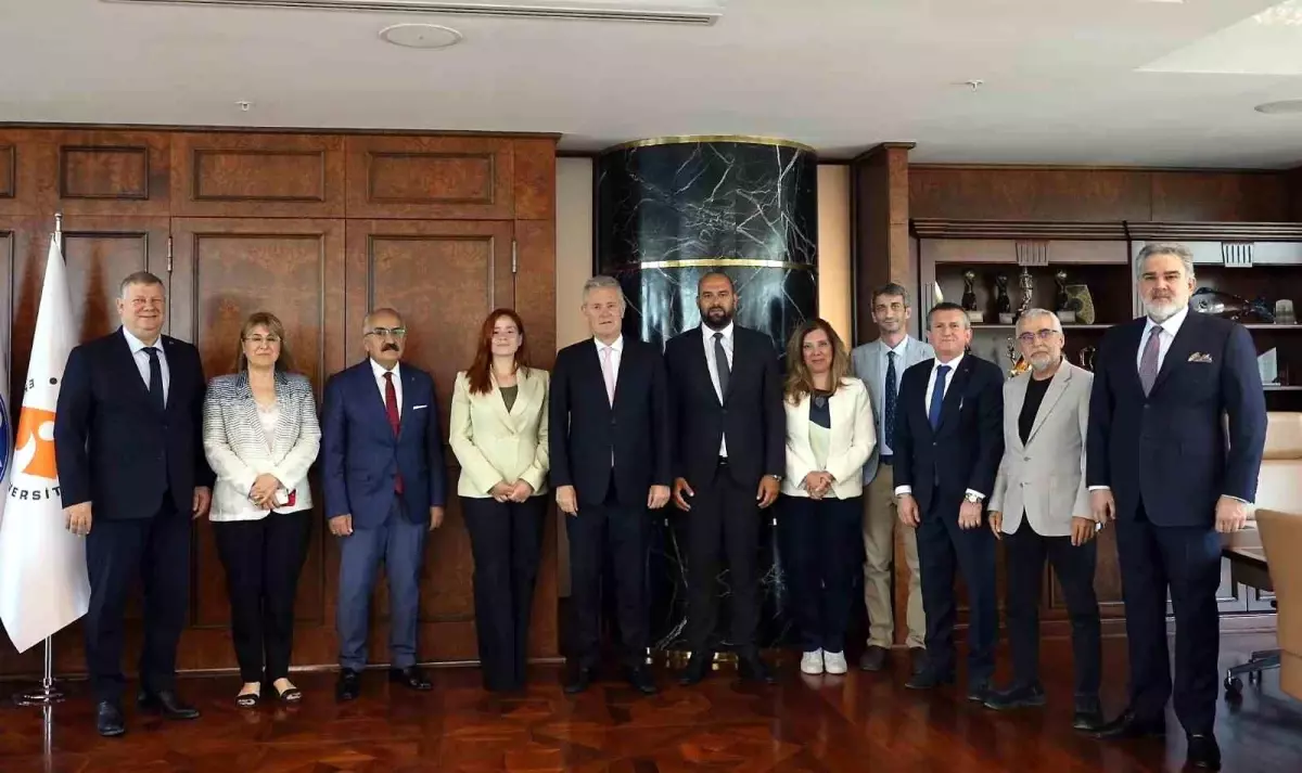 Türkiye Satranç Federasyonu'ndan İZTO'ya Ziyaret