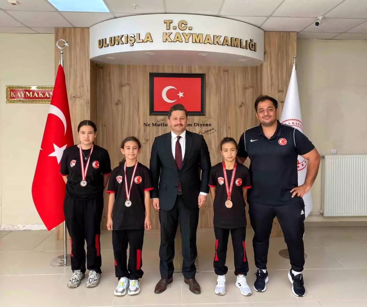 Ulukışla'nın Küçük Kızlar Güreş Takımı Türkiye Şampiyonasında Başarı Elde Etti