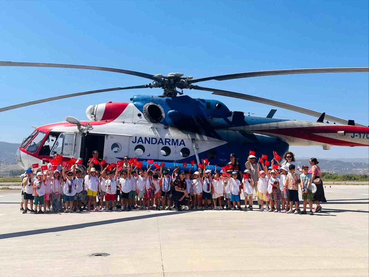 Anaokulu Öğrencileri Jandarma ve Helikopterleri Tanıdı