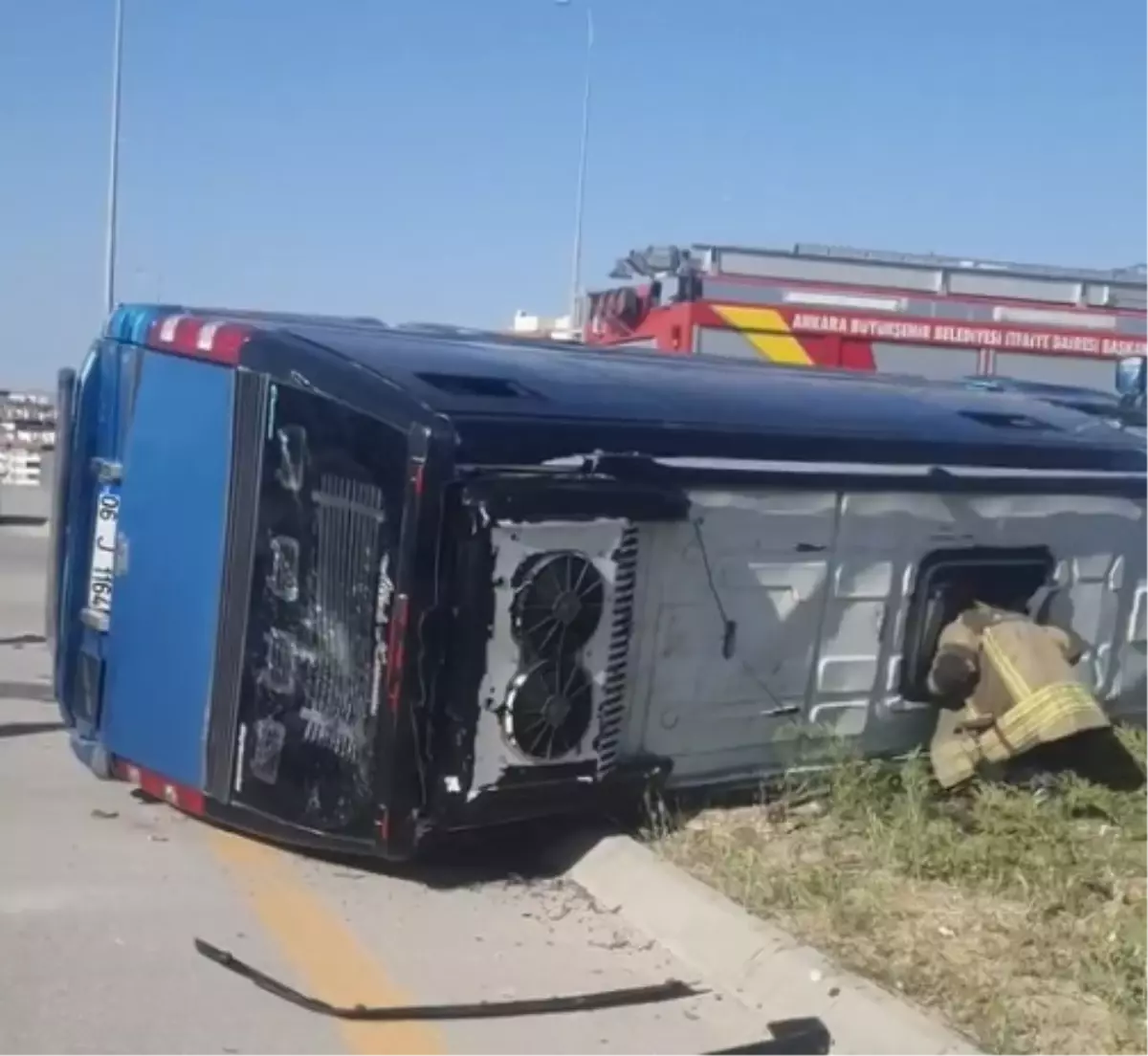 Sincan'da Dolmuş ile Otomobil Çarpıştı: 5 Yaralı