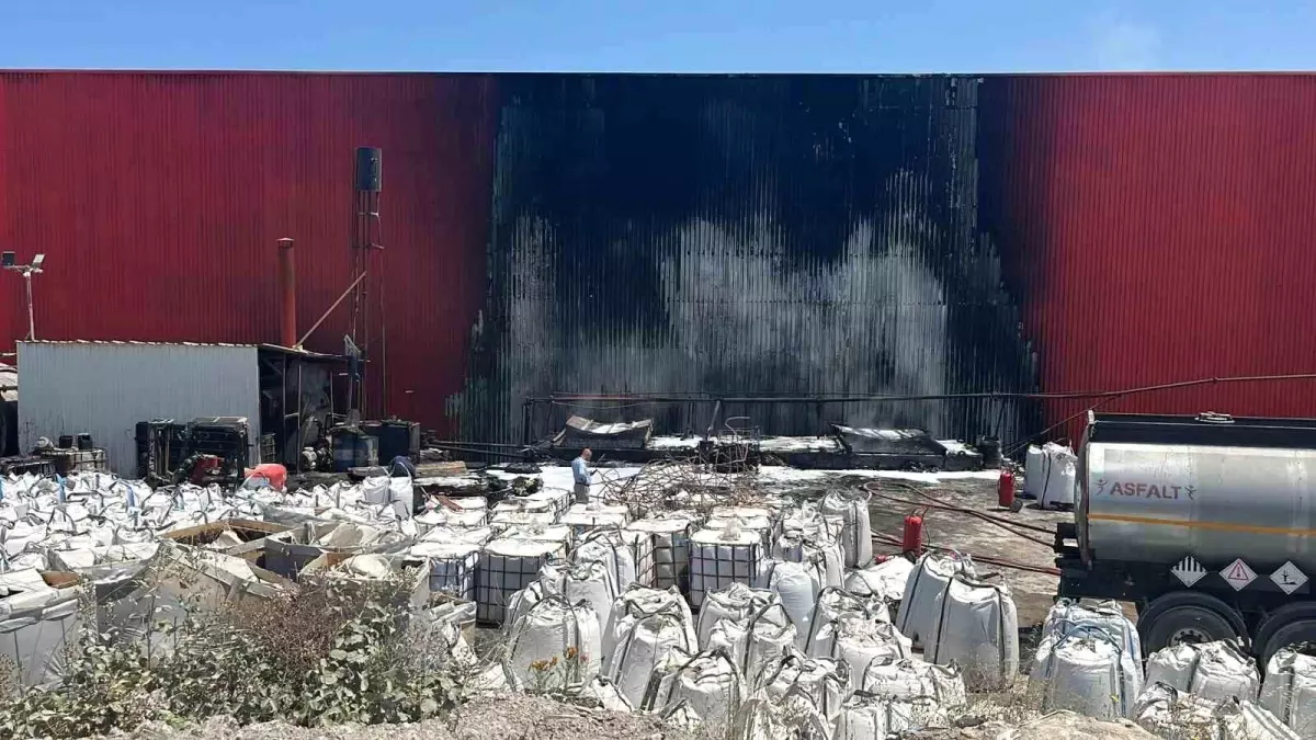 Kocaeli'de Asfalt Fabrikasında Yangın