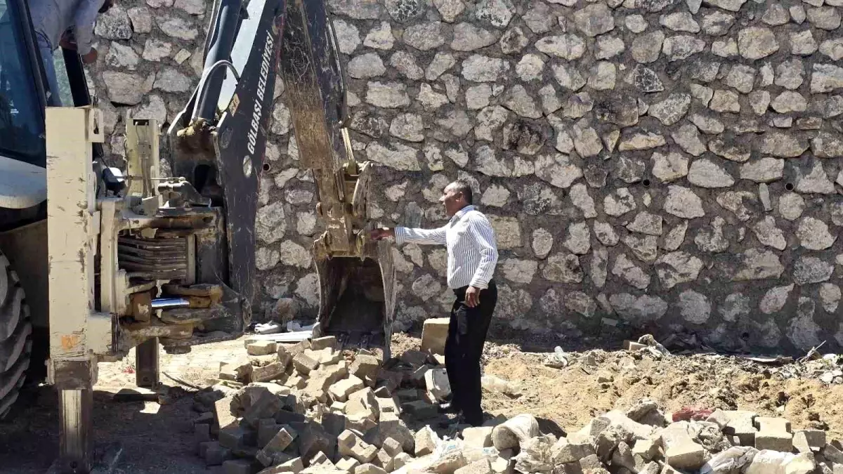 Gölbaşı'nda Deprem Sonrası Tadilat Çalışmaları Devam Ediyor