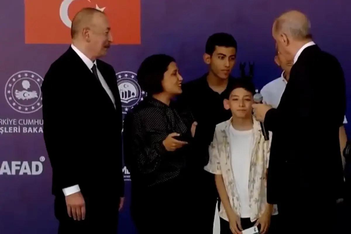 Başrolde Erdoğan ve Aliyev var! Afet konutu teslim törenine damga vuran "Çocuk" diyaloğu