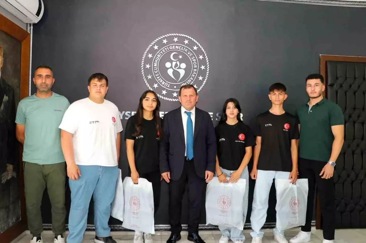 Bilek Güreşi Sporcularından İl Müdürü Kabakcı'ya Ziyaret