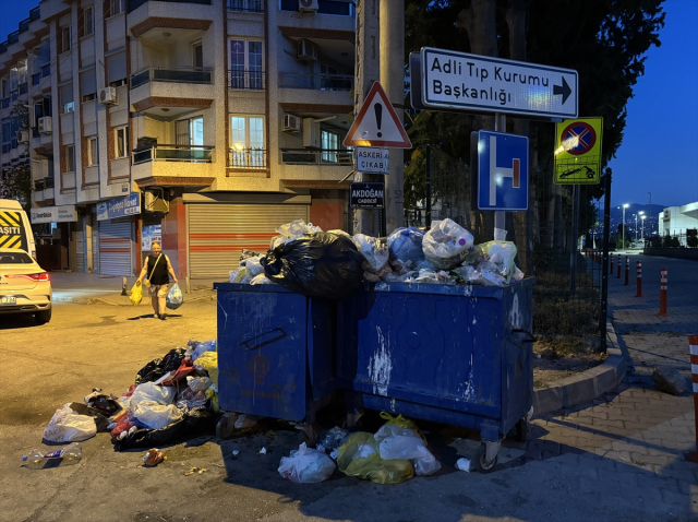 Municipal workers went on strike in Buca, garbage piles formed in the district