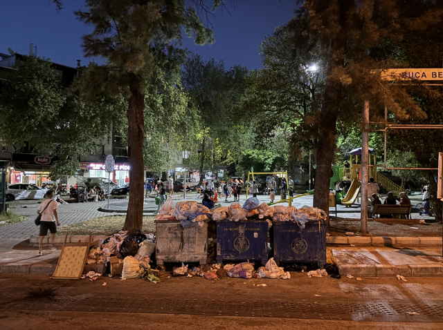 Municipal workers went on strike in Buca, garbage piles formed in the district