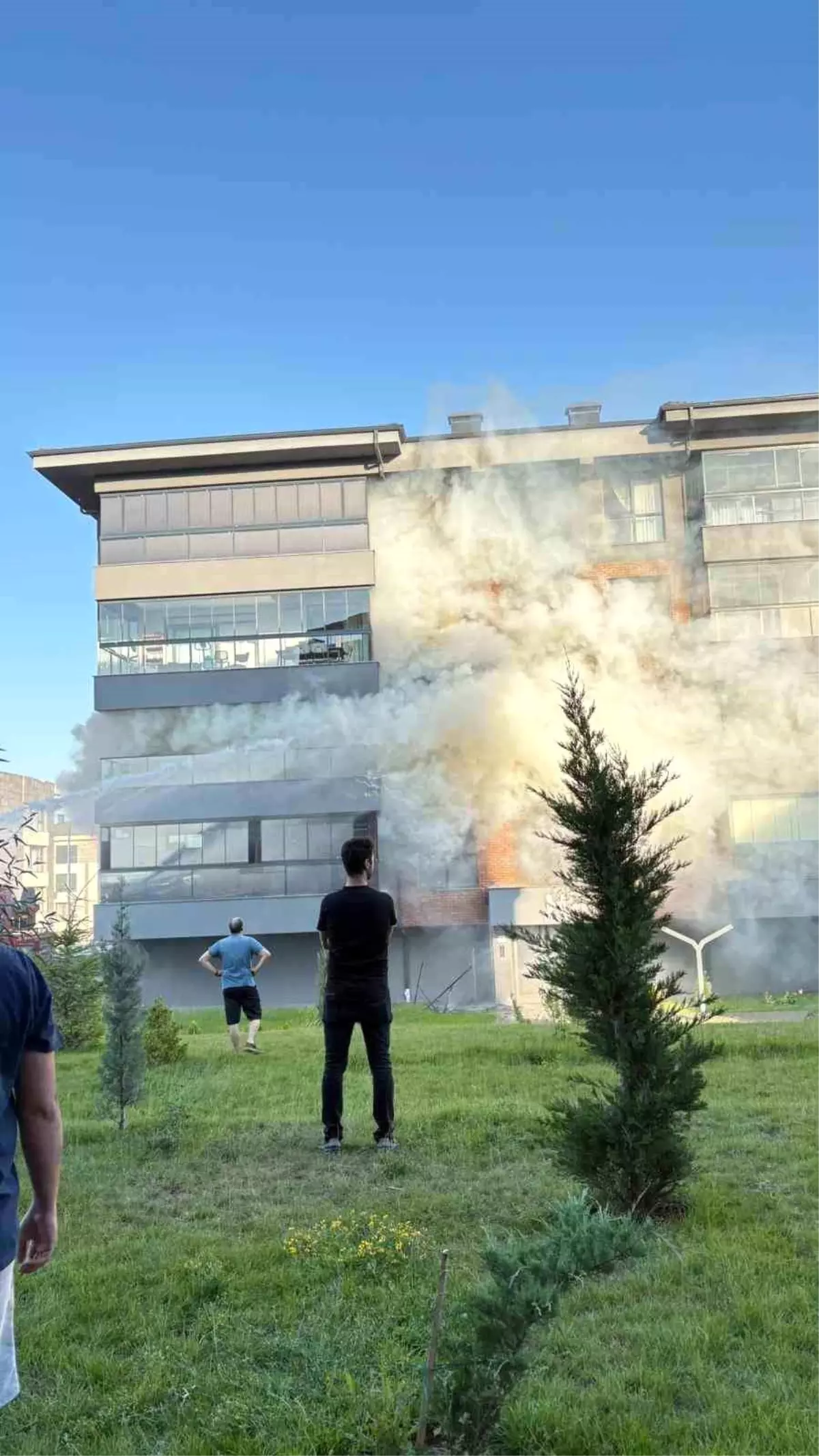 Eskişehir'de Buzdolabından Çıkan Yangında İki Yaşlı Vatandaş Kurtarıldı