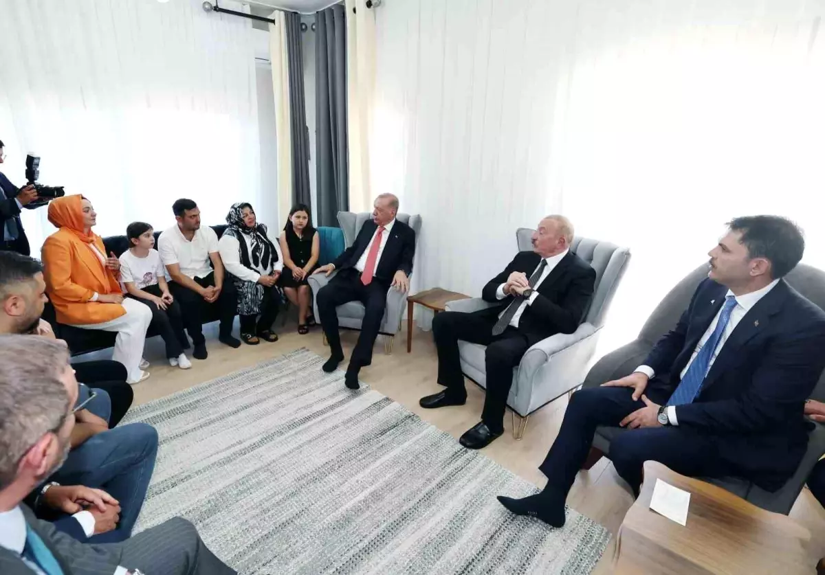 Erdoğan ve Aliyev Kahramanmaraş'ta Depremzedeleri Ziyaret Etti