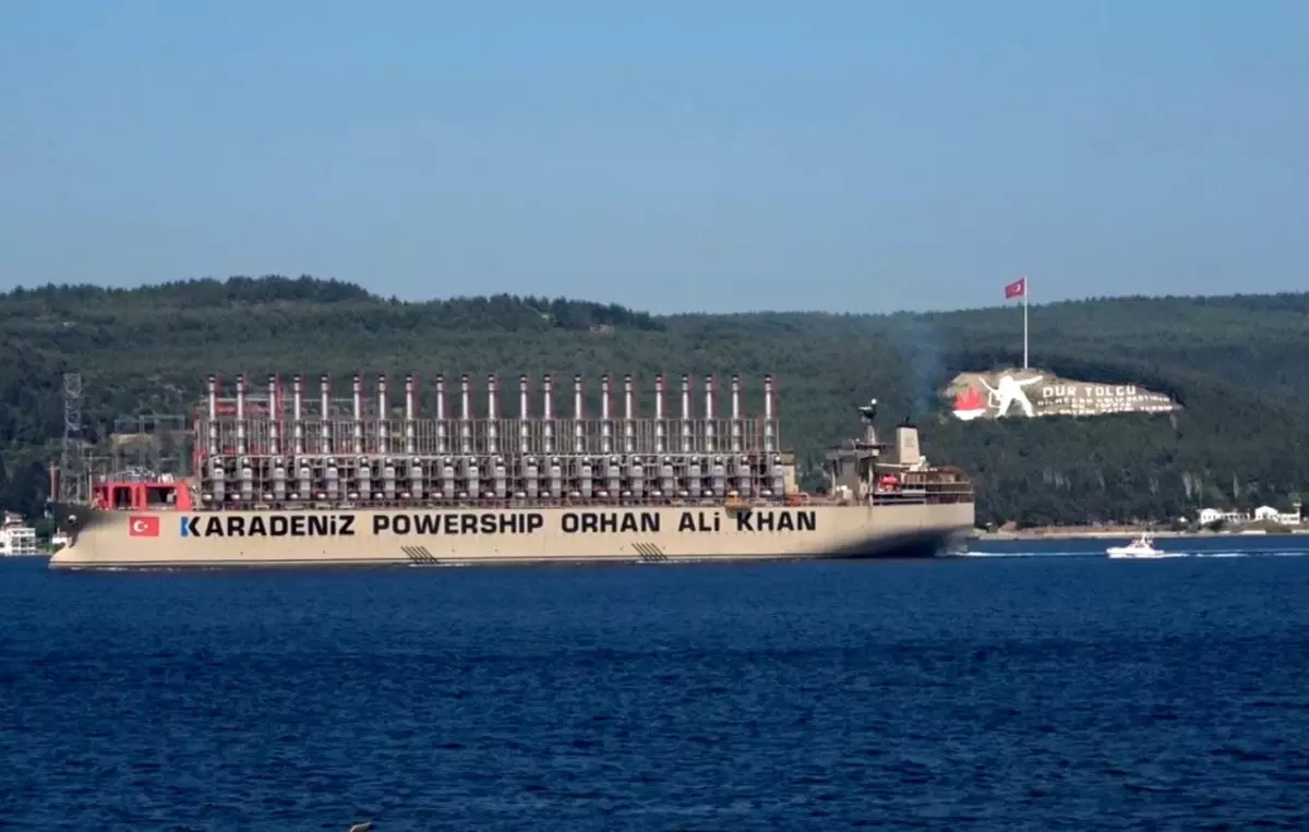 Dünyanın En Büyük Elektrik Üreten Gemisi Çanakkale Boğazı'ndan Geçti