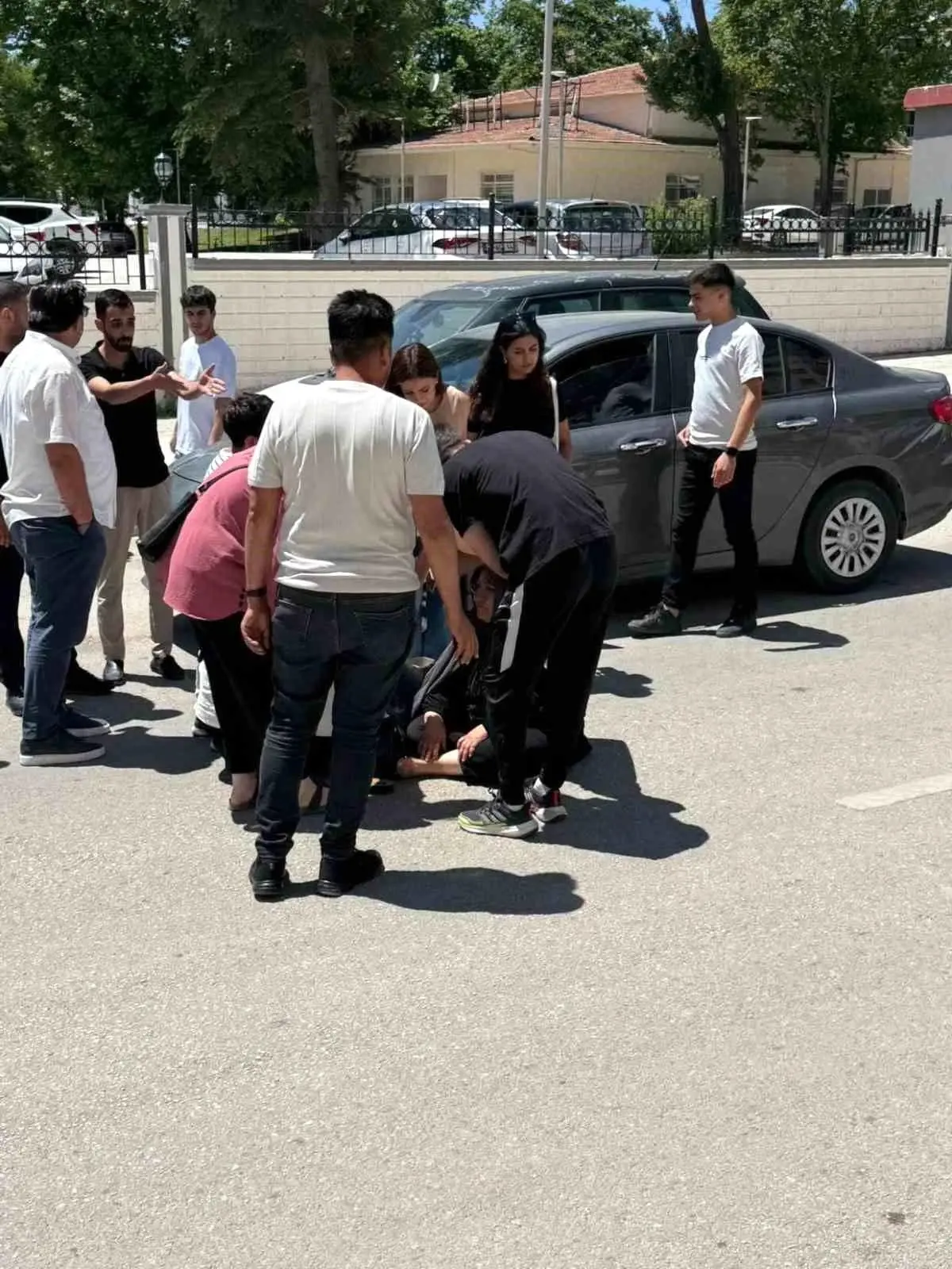 Elazığ'da Yaya Otomobilin Çarpması Sonucu Yaralandı