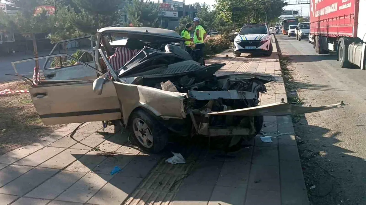 Gaziantep'te Trafik Kazası: Otomobil Sürücüsü Hayatını Kaybetti