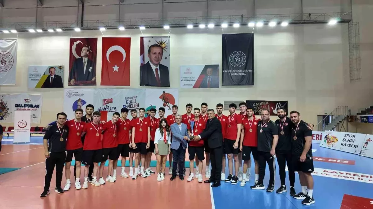 Genç Erkekler Türkiye Şampiyonası'nda Arkas Spor Şampiyon Oldu