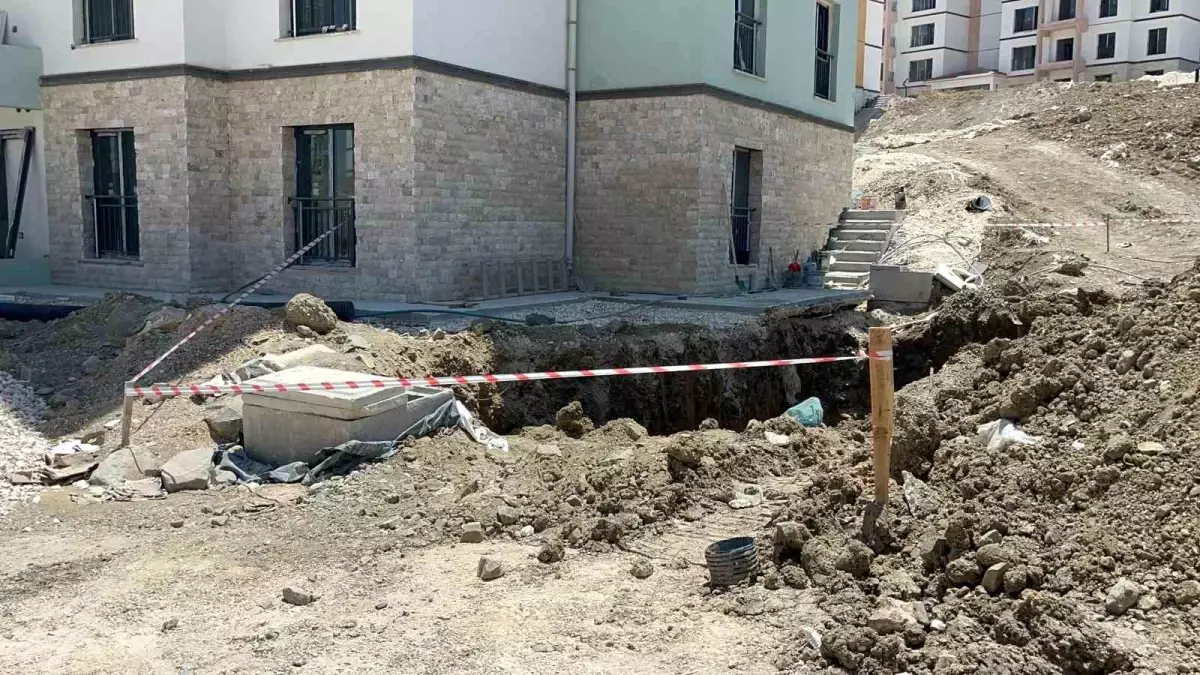 Hatay'da Alt Yapı Çalışmasında Meydana Gelen Göçükte 2 İşçi Hayatını Kaybetti