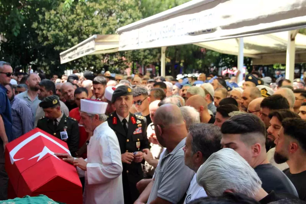 Şırnak'taki Kalp Krizi Sonrası Genç Askerin Cenazesi İzmir'de Uğurlandı