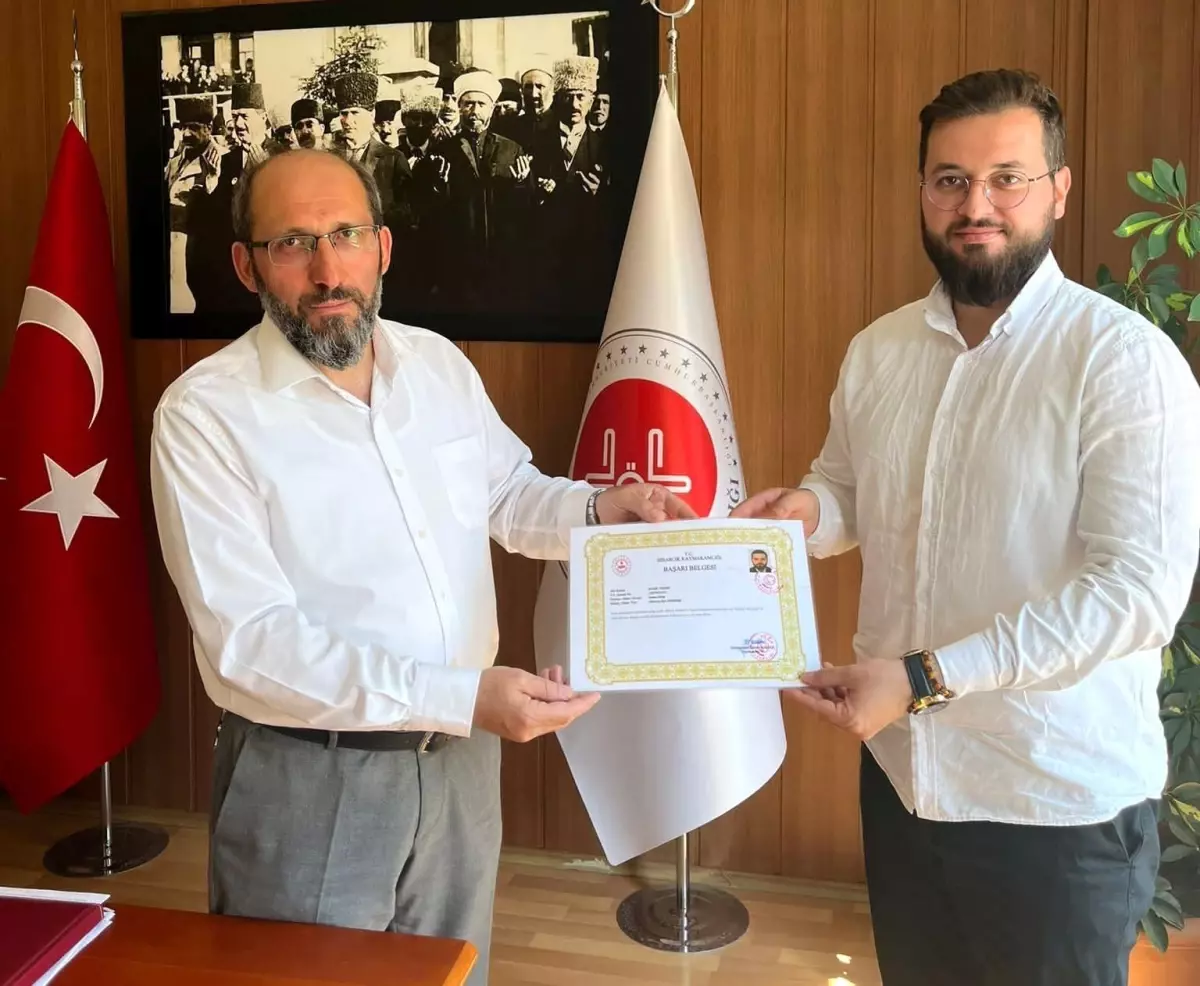 Hisarcık Kaymakamı Başarı Belgelerini Dağıttı