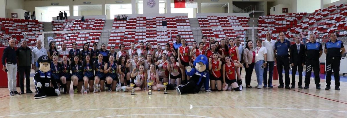 İl Emniyet Müdürlüğü tarafından düzenlenen voleybol turnuvası sona erdi