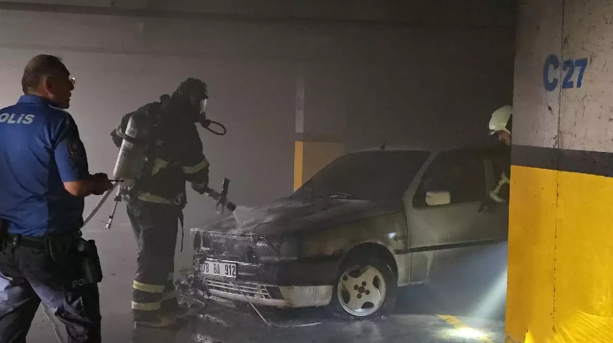 Karabük'te Hastane Otoparkında Yangın: Bir Otomobil Kül Oldu