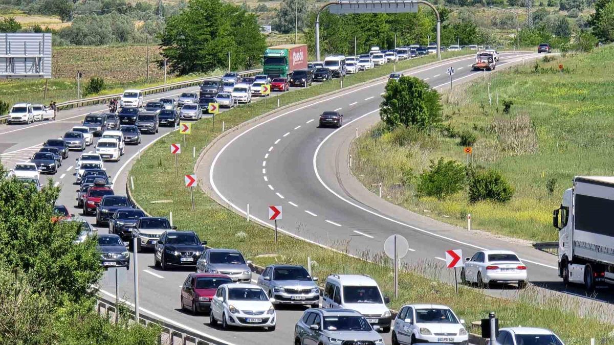 Karabük'te Motorlu Kara Taşıt Sayısı 82 Bin 82 Oldu