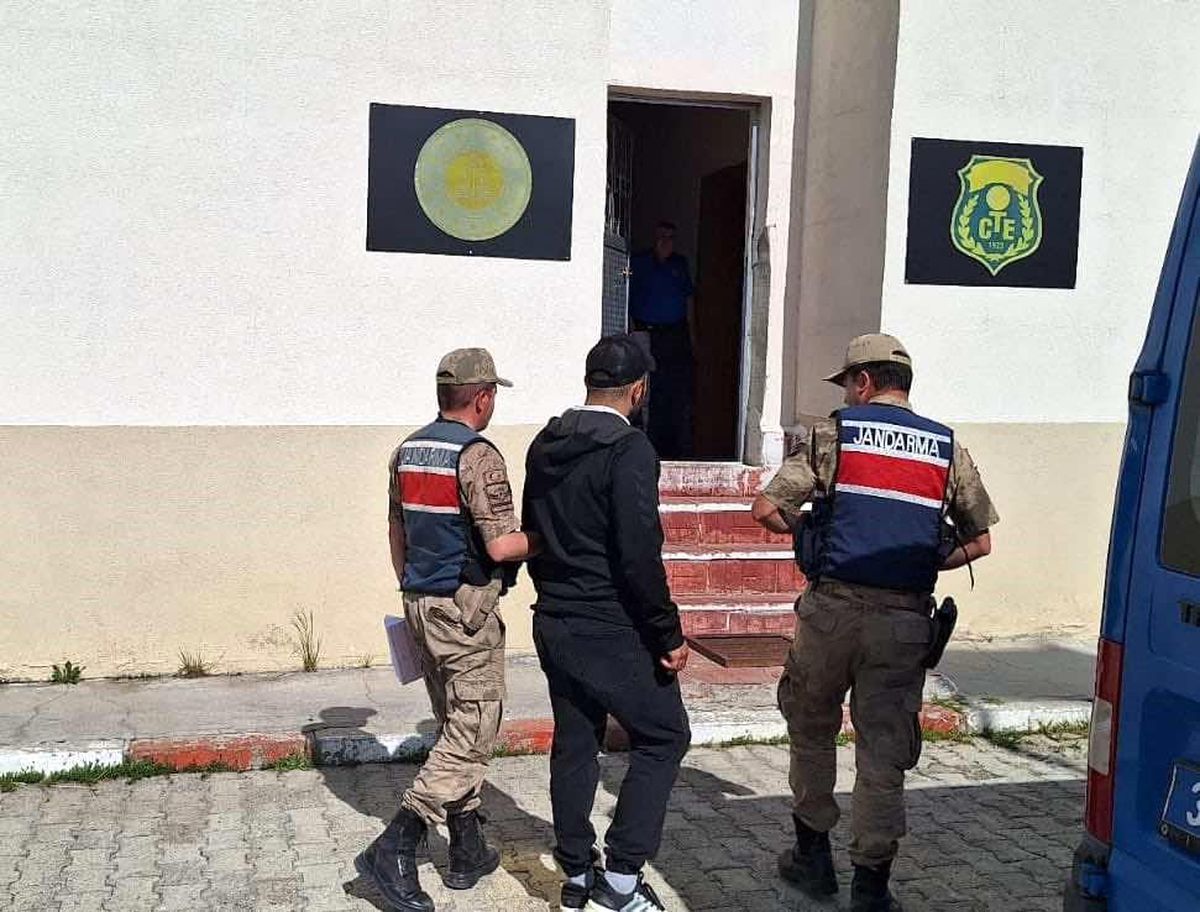 Kars'ta Dolandırıcılık Suçlusu Jandarma Tarafından Yakalandı