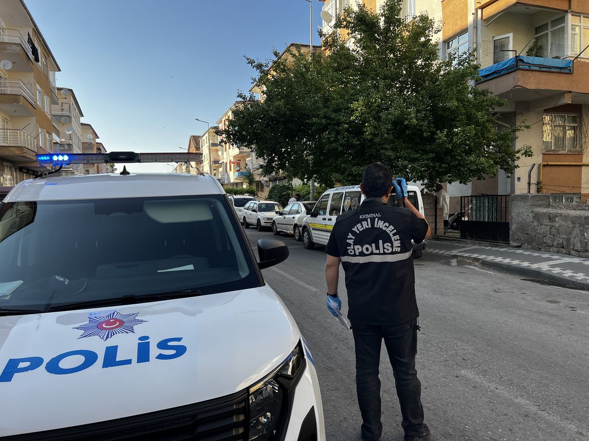 Kayseri'de Alkollü İki Arkadaş Bıçakla Yaralandı