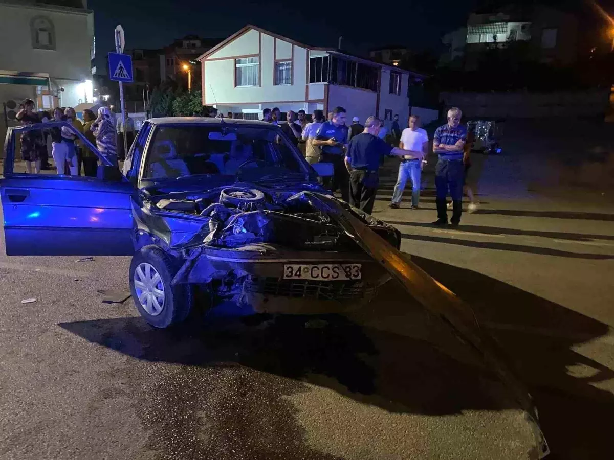Kocaeli'de Otomobil Çarpışması: 2 Yaralı