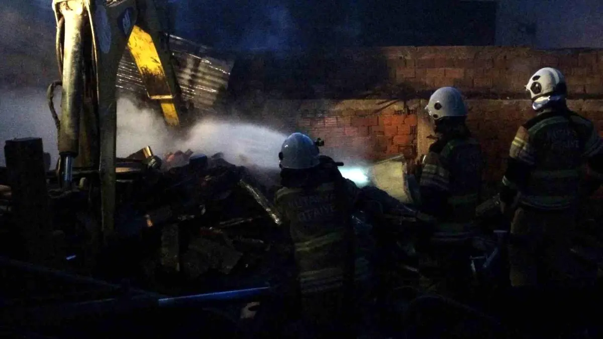 Kütahya'da Tahta Palet Atölyesinde Yangın Çıktı