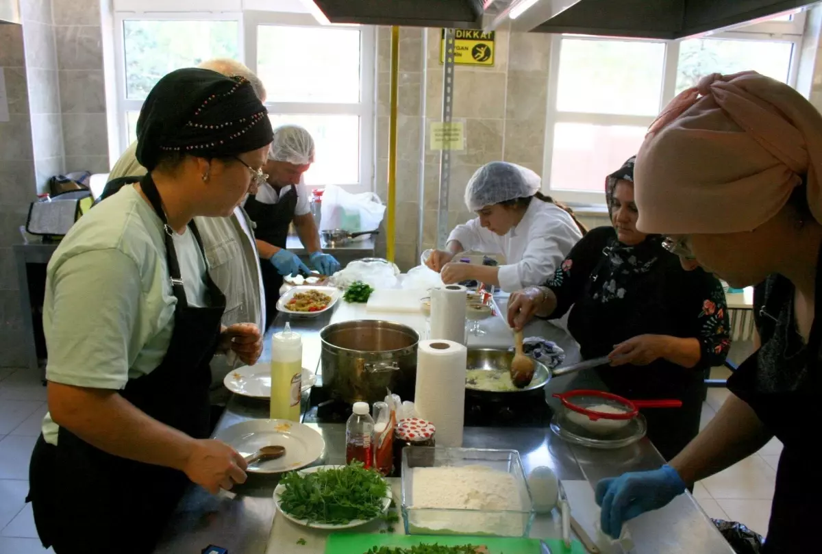 Edirne'de 'Aileler Yarışıyor' Yemek Yarışması Düzenlendi