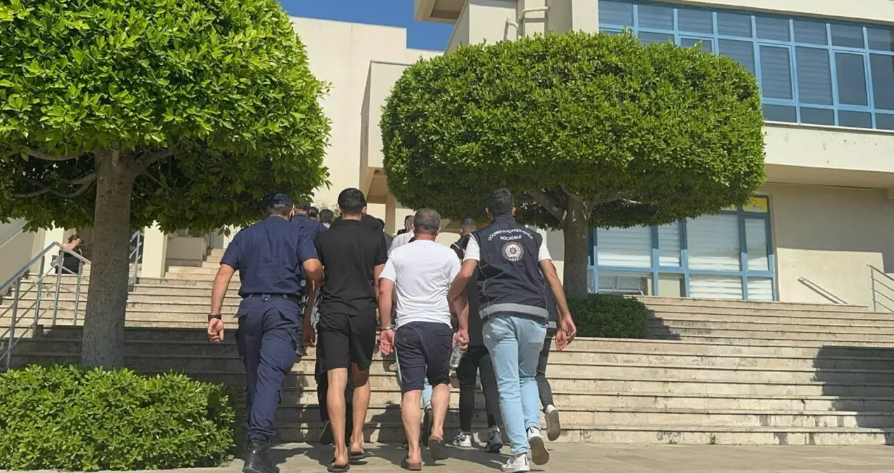 Marmaris'te Düzensiz Göçmen Operasyonu: 67 Kişi Yakalandı, 7 Şüpheli Tutuklandı