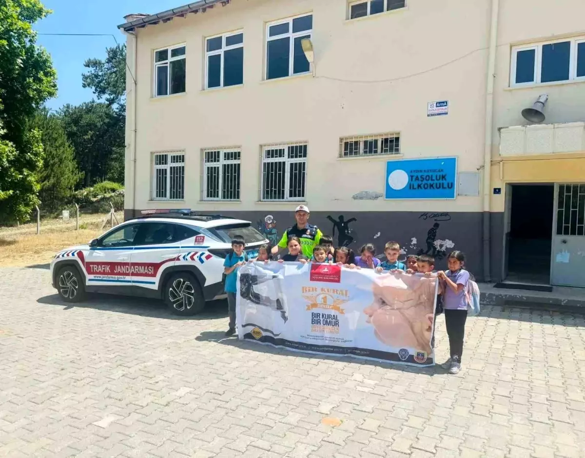 Kuyucak'ta Öğrencilere Trafik Kuralları Eğitimi Verildi
