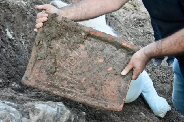 A grave remnant from the Roman-Byzantine period was found during road work in Ordu