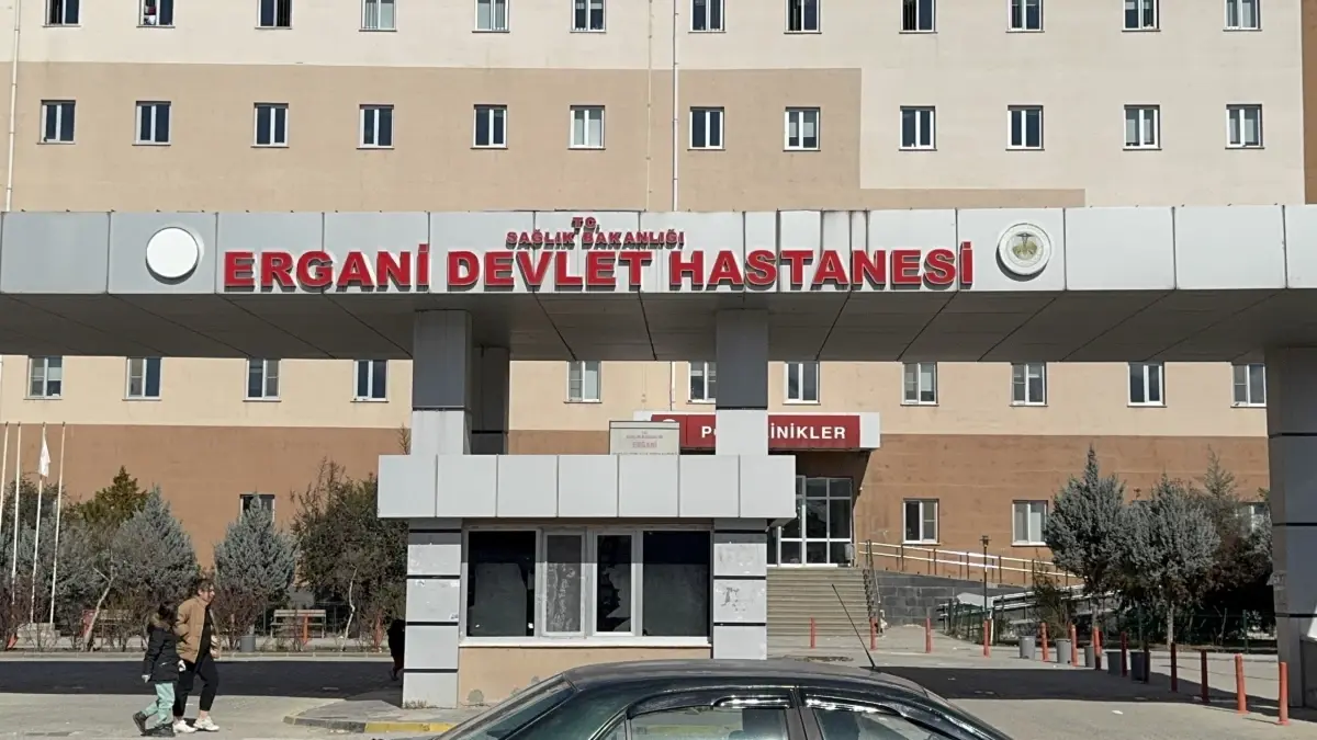 Diyarbakır'da Baba Kızlarını Bıçakla Yaraladı: Durumu Ağır