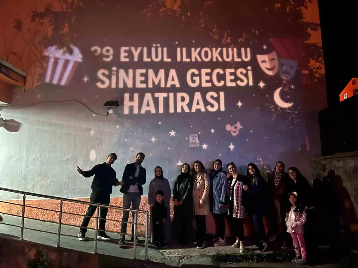 Sarıkamış'ta Açık Hava Sineması Keyfi