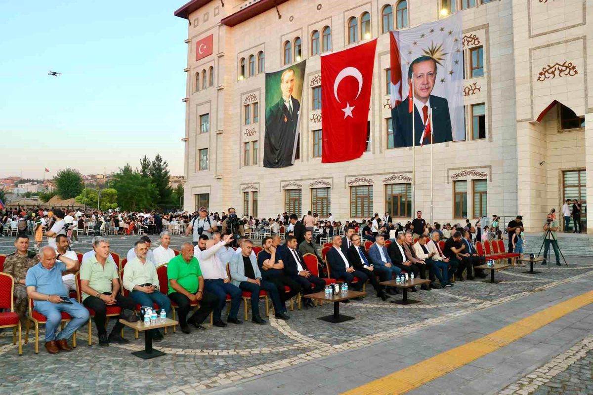 Siirt'te Tayini Çıkan 328 Polis Memuruna Veda Programı Düzenlendi