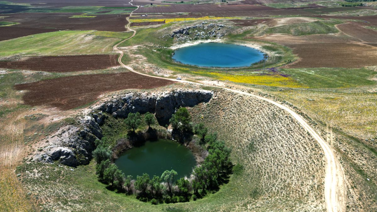 Sivas'ın Doğal Güzellikleri: Ağ Göl ve Kara Göl Bahar Renkleriyle Dikkat Çekiyor